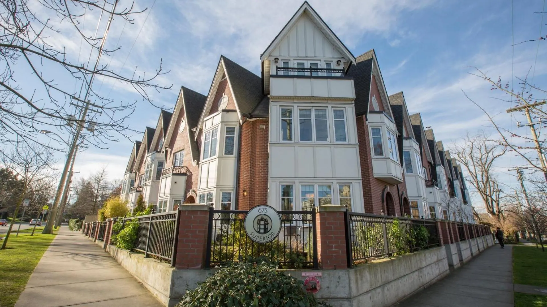Triple Tiered Townhouse Villa Victoria
